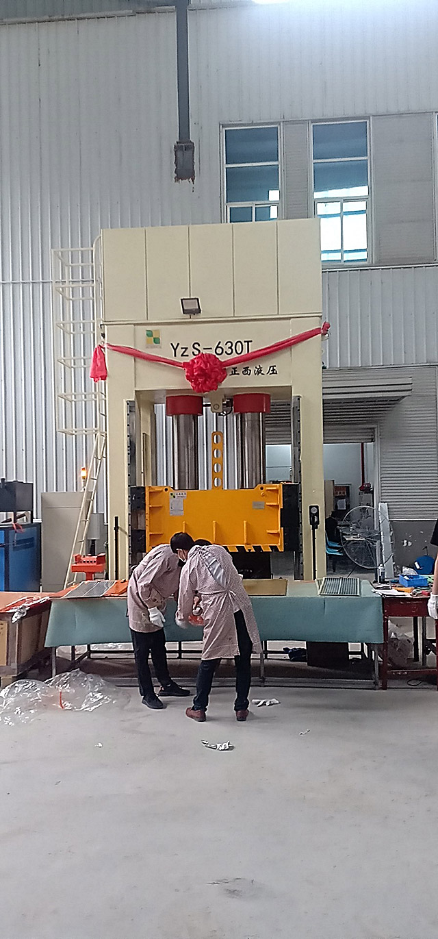 630噸框架式液壓機定制安裝圓滿成功，客戶相當滿意