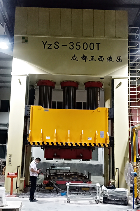 山東青島液壓機客戶定制的3500噸框架液壓機，成功安裝交付使用，你想知道交貨期多久嗎？