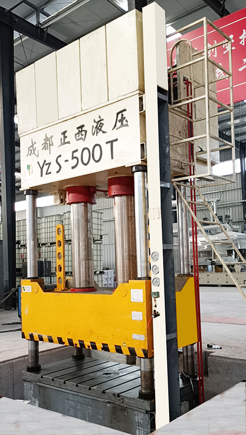 今天小編要分享的是500噸四柱液壓機(jī)再次被客戶復(fù)購，成功交貨的案例。